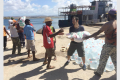 L'équipe humanitaire d'IsraAID apporte de l'eau et de la nourriture aux habitants du Vanuatu