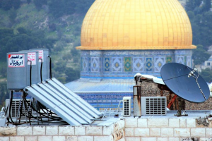 Les mosquées de l'esplanade du Temple à Jérusalem utilisent des systèmes de chauffe-eau solaires (Doud Shemesh), une technologie inventée en Israël